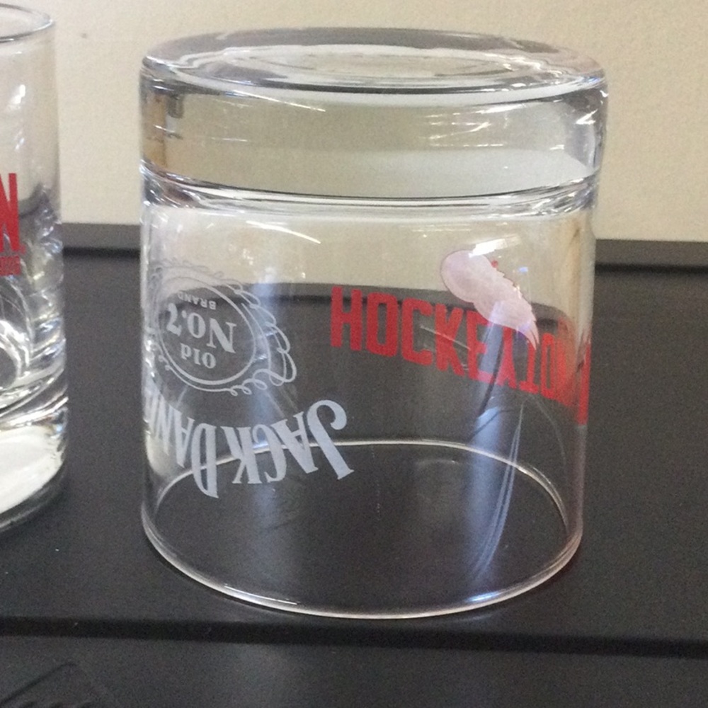 2 Jack Daniels Red Wings Glasses - Picture 4 of 5